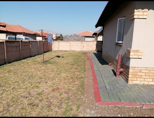 3 BEDROOM HOUSE FOR SALE IN WATERKLOOF HILL ESTATE